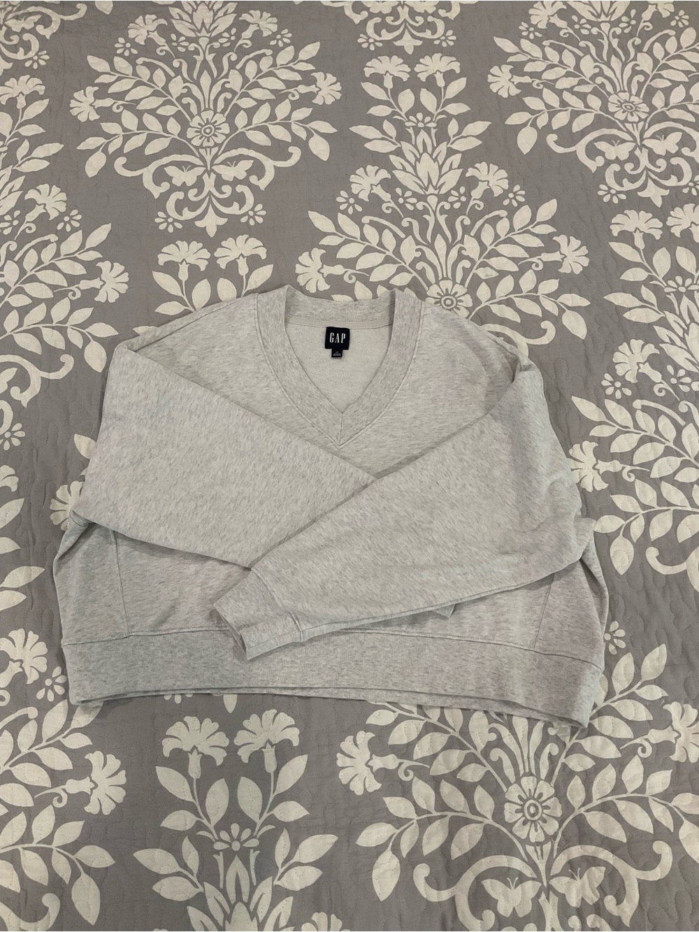 GAP Light Gray V-Neck Women's Cropped Sweatshirt